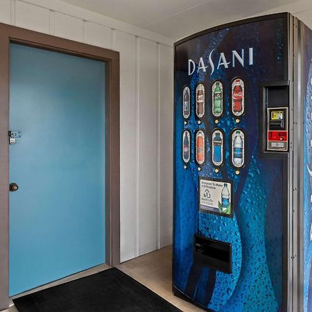 ברוקהייבן Rodeway Inn & Suites מראה חיצוני תמונה