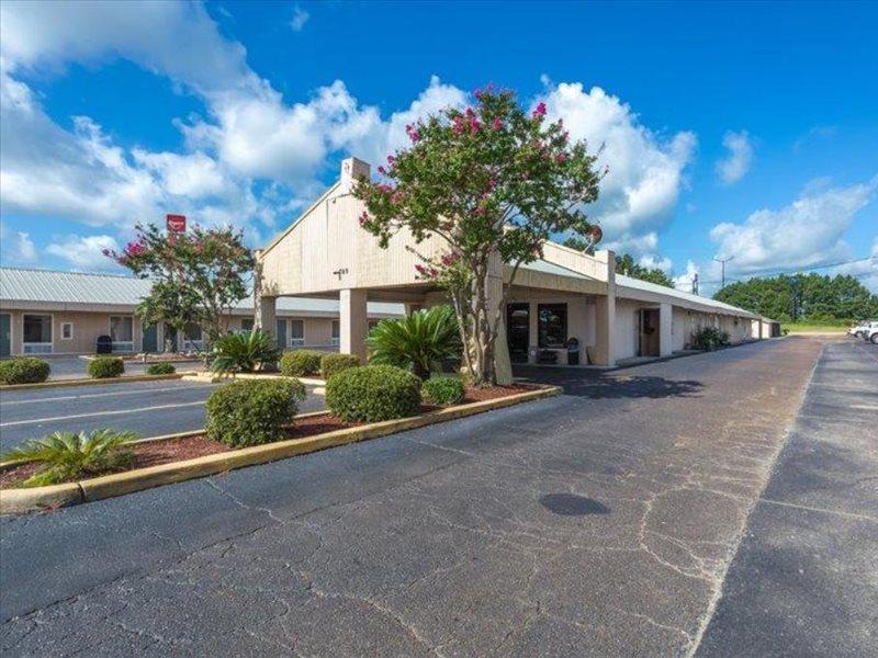 ברוקהייבן Rodeway Inn & Suites מראה חיצוני תמונה