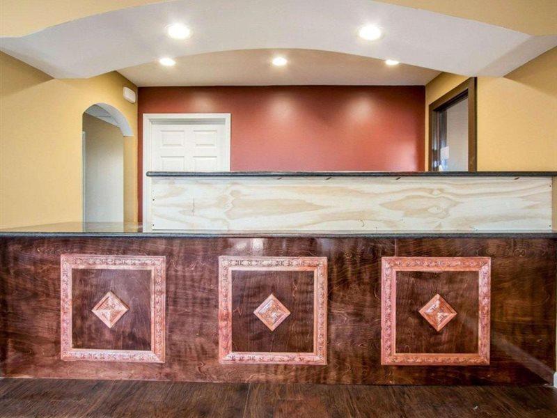 ברוקהייבן Rodeway Inn & Suites מראה חיצוני תמונה