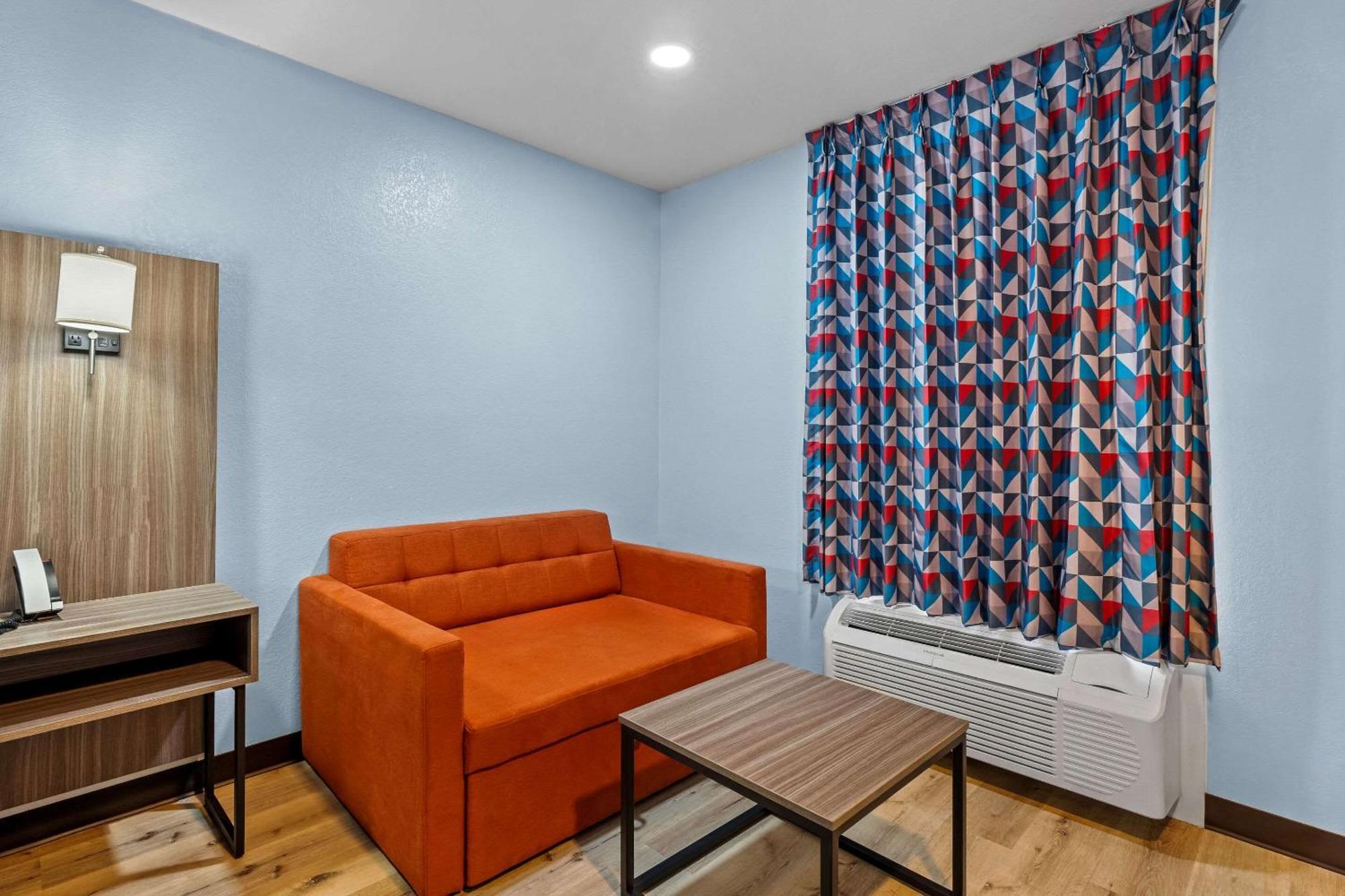ברוקהייבן Rodeway Inn & Suites מראה חיצוני תמונה