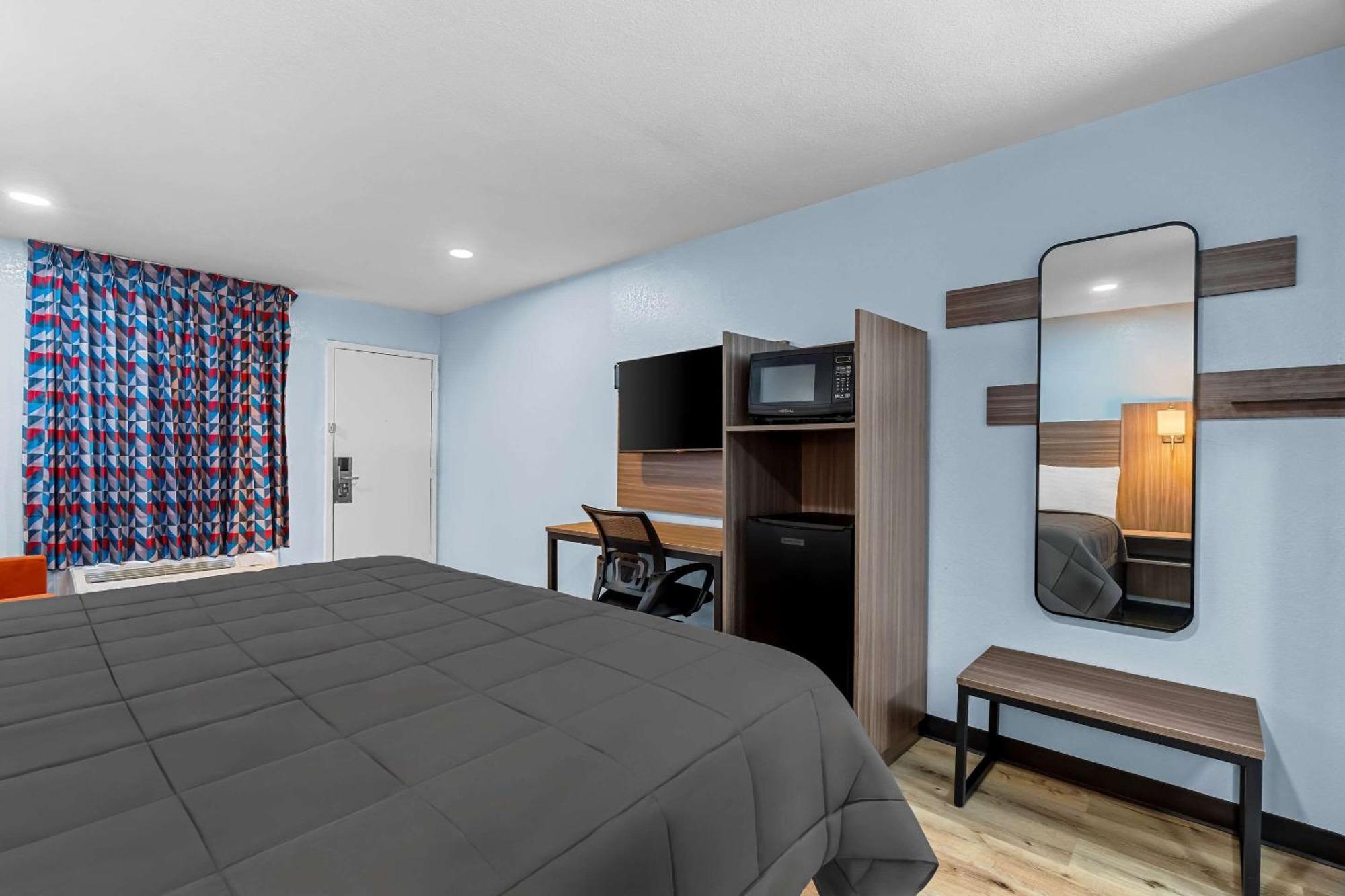 ברוקהייבן Rodeway Inn & Suites מראה חיצוני תמונה