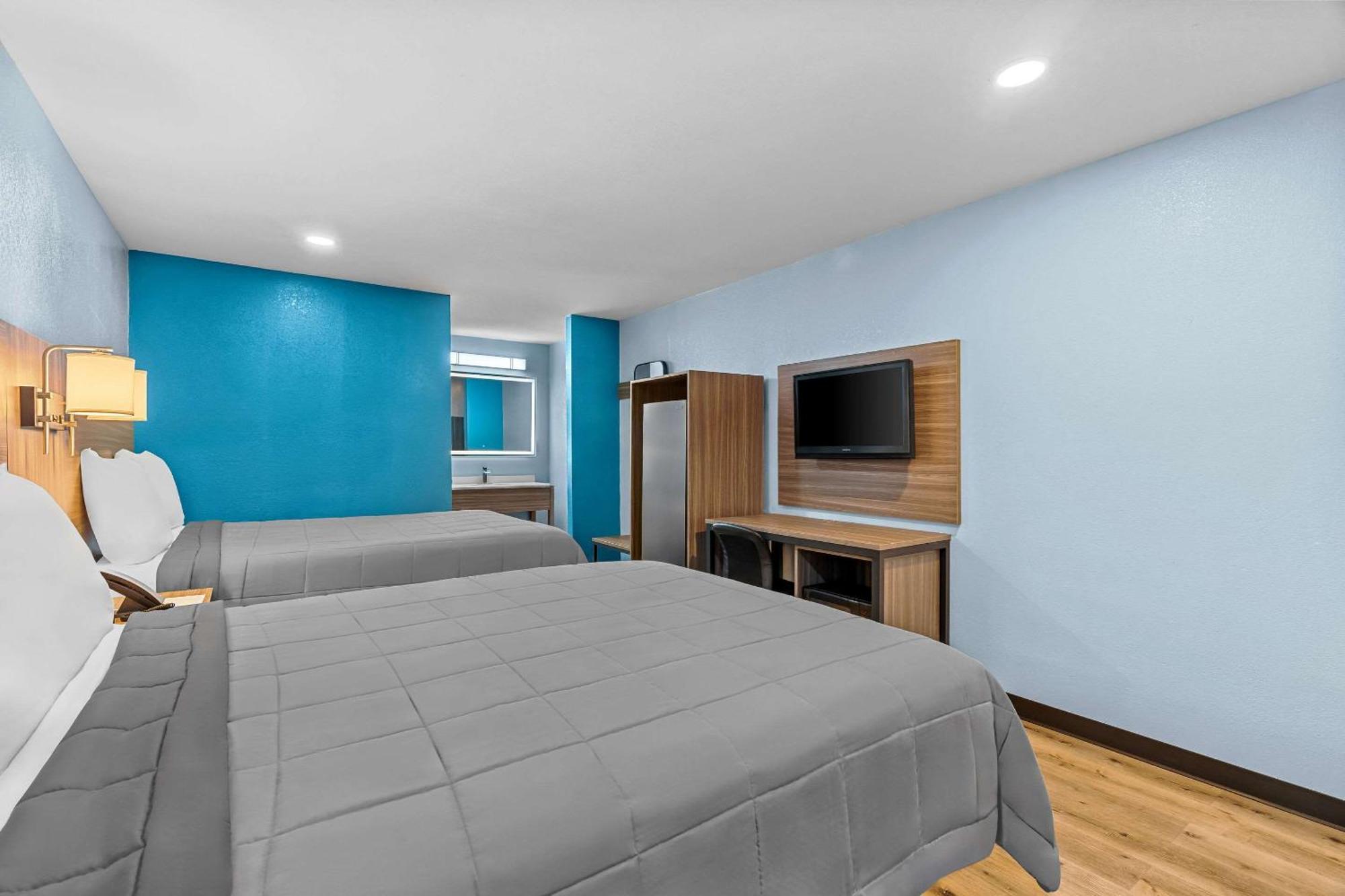 ברוקהייבן Rodeway Inn & Suites מראה חיצוני תמונה