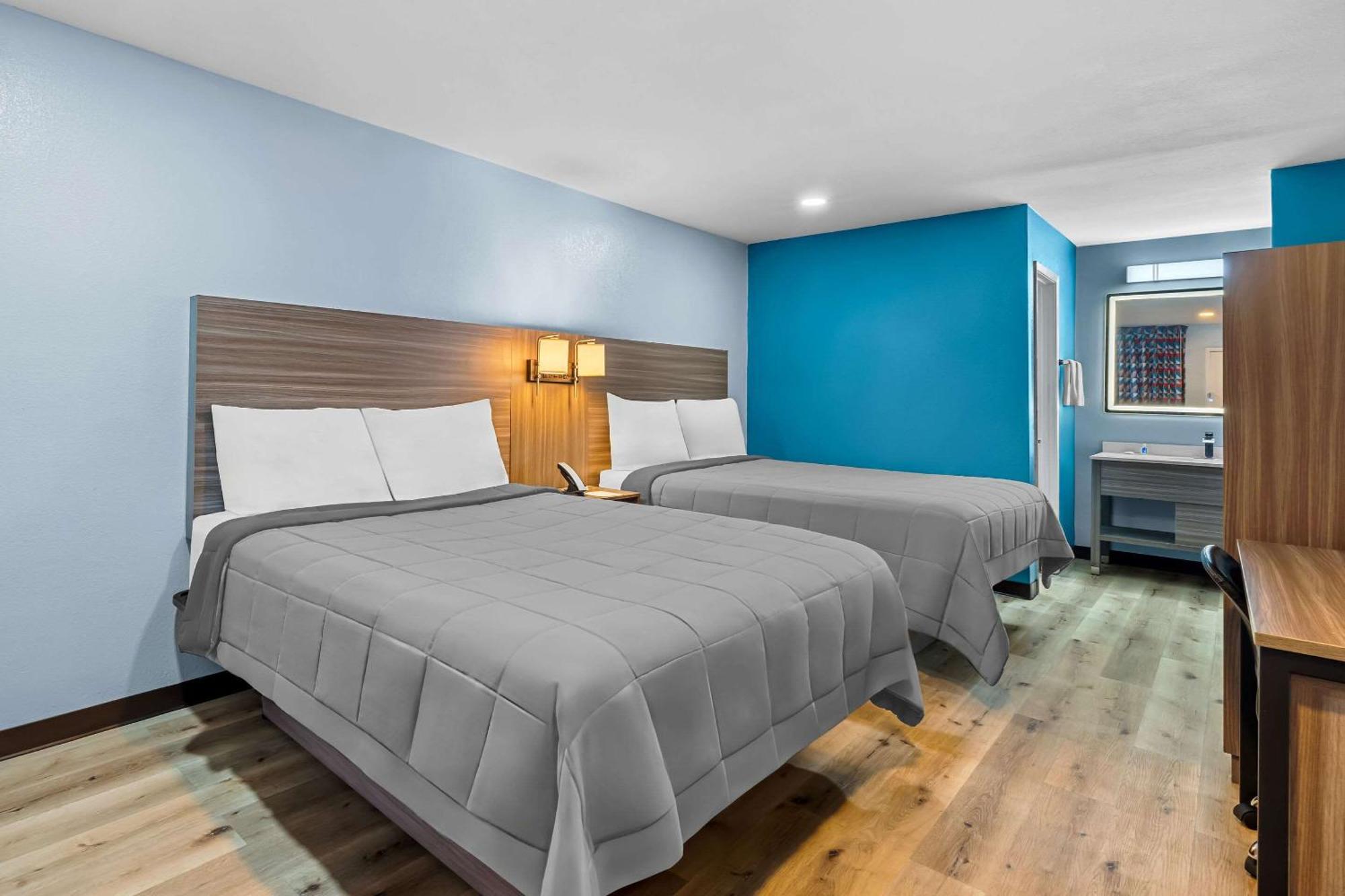 ברוקהייבן Rodeway Inn & Suites מראה חיצוני תמונה