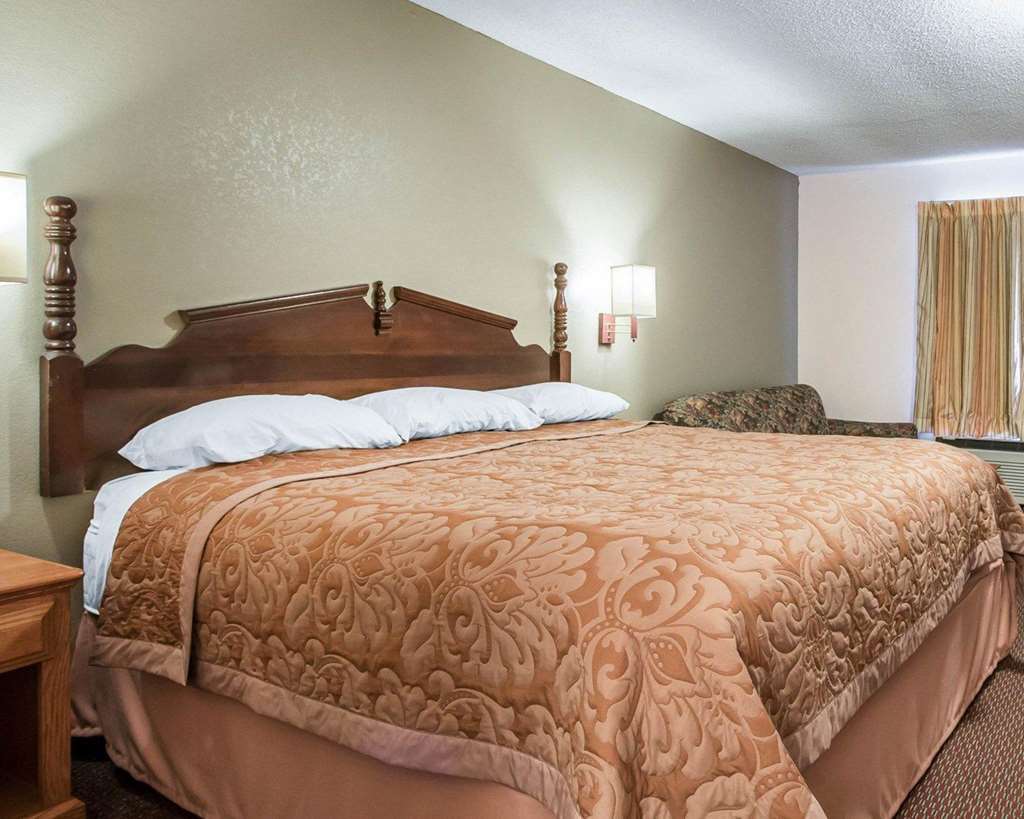 ברוקהייבן Rodeway Inn & Suites חדר תמונה