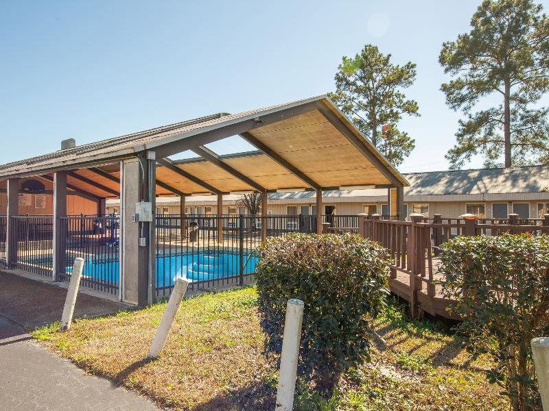 ברוקהייבן Rodeway Inn & Suites מראה חיצוני תמונה