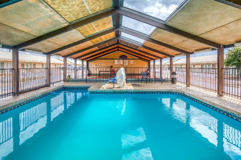 ברוקהייבן Rodeway Inn & Suites מראה חיצוני תמונה