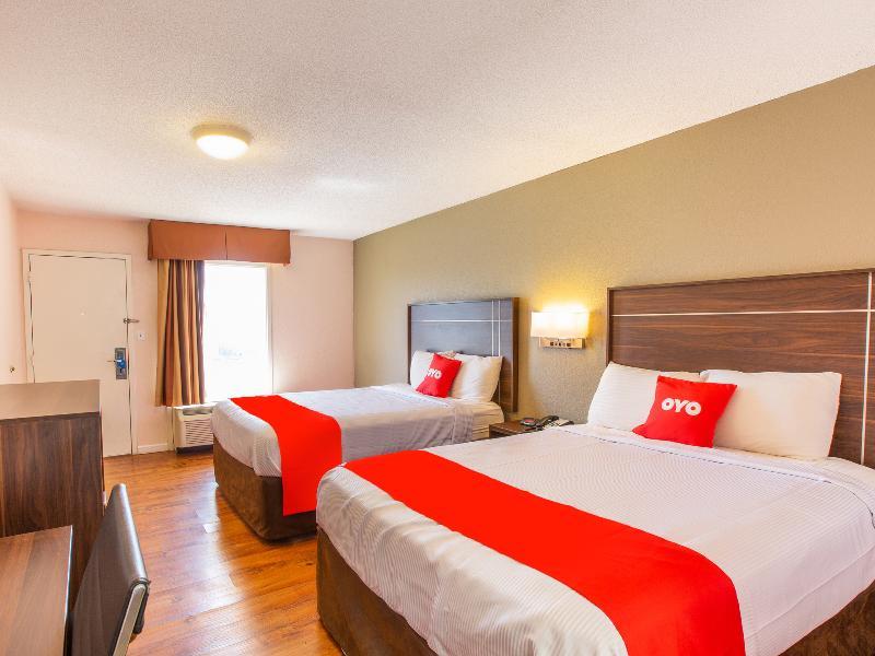 ברוקהייבן Rodeway Inn & Suites מראה חיצוני תמונה