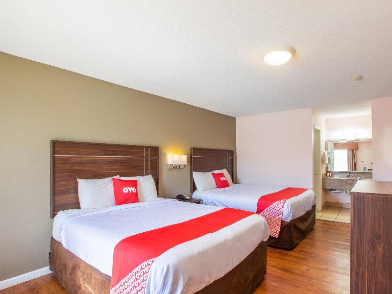 ברוקהייבן Rodeway Inn & Suites מראה חיצוני תמונה
