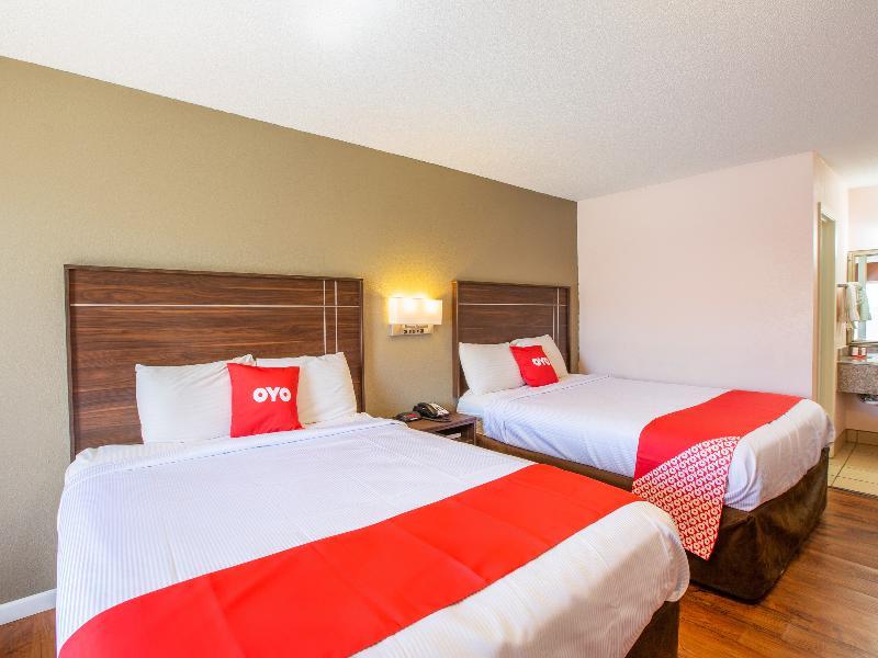 ברוקהייבן Rodeway Inn & Suites מראה חיצוני תמונה