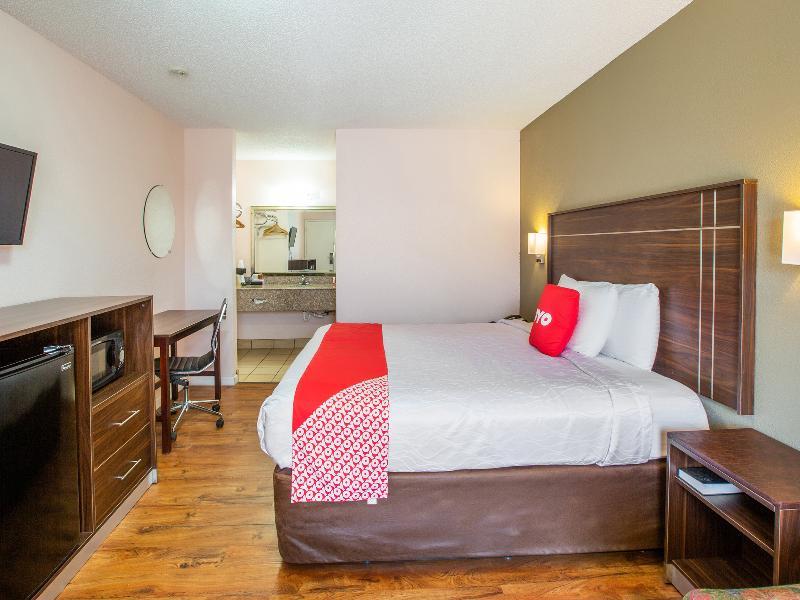 ברוקהייבן Rodeway Inn & Suites מראה חיצוני תמונה
